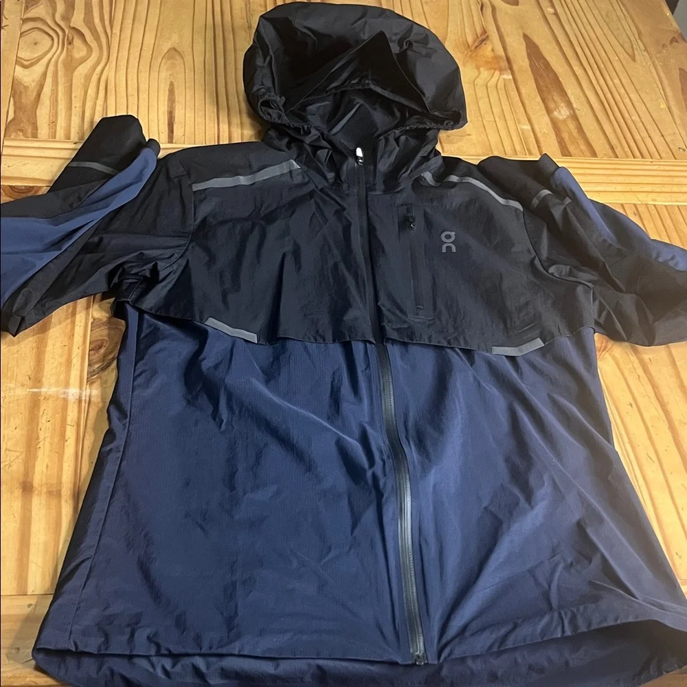 On Running Two-Tone Navy and Black Lightweight Running Jacket - Picture 2 of 16